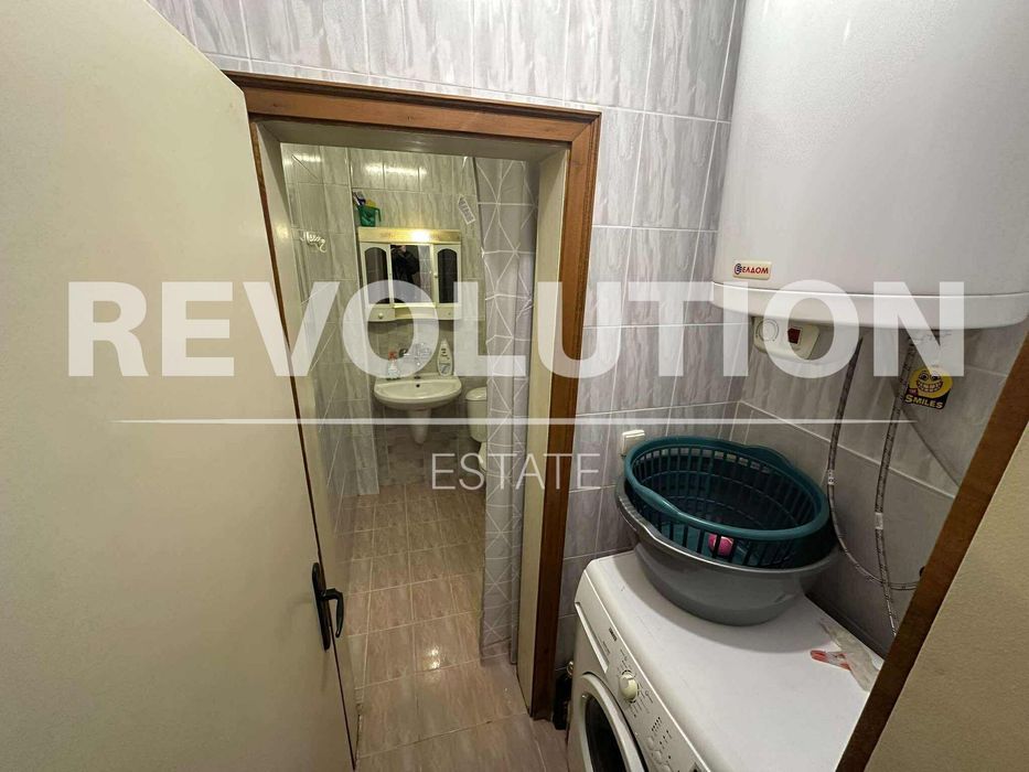 Тристаен апартамент в района на Колхозен пазар!