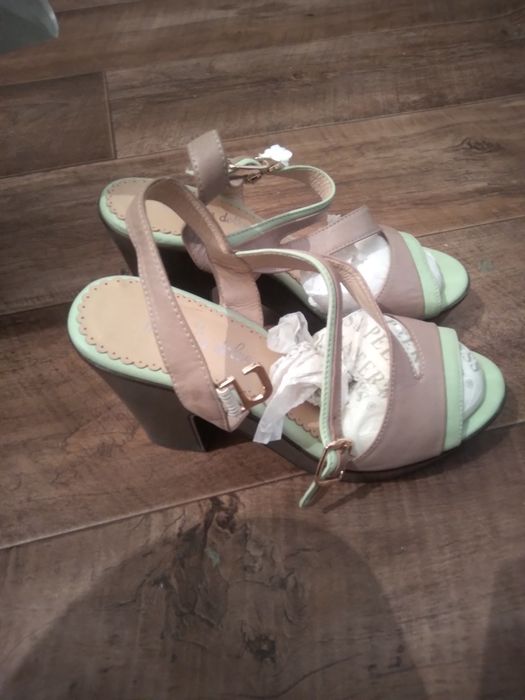 Босоножки.На платформе.Размер 35-36.