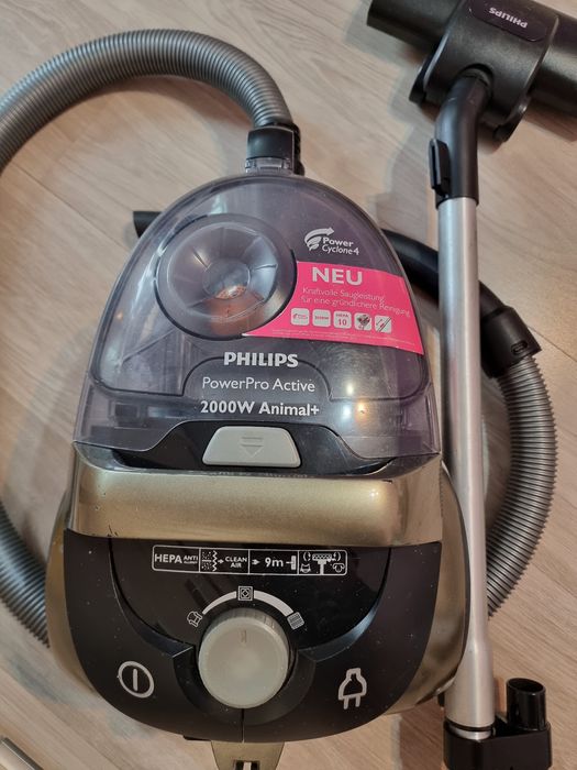Мощна прахосмукачка Philips 2000W
