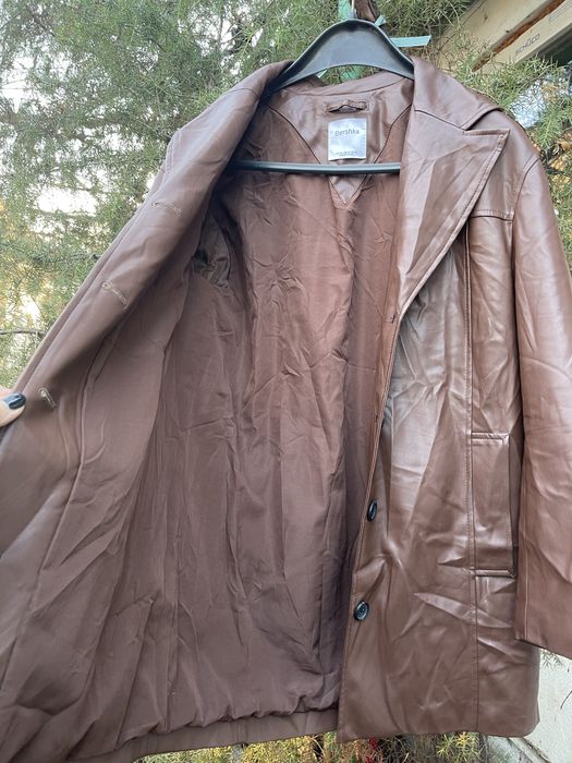 Trench/ jacheta imitatie de piele Bershka ( XS )