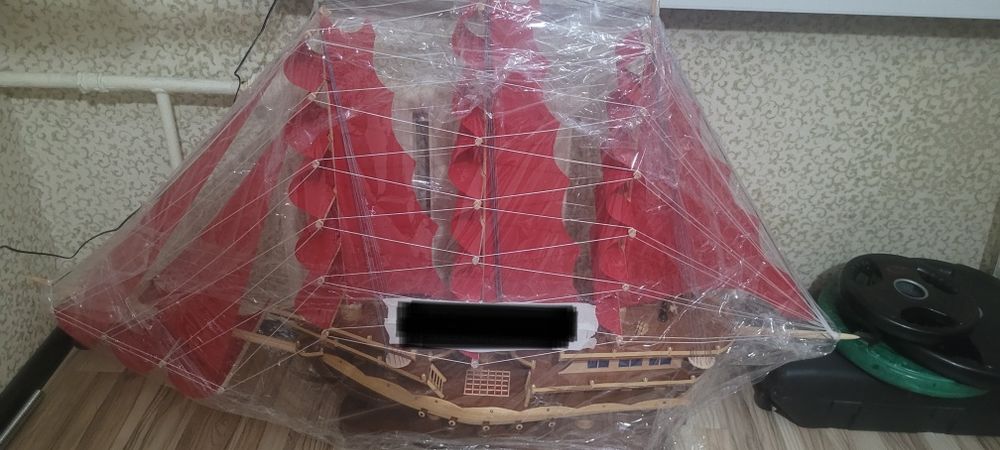 Продам сувенирные корабли.