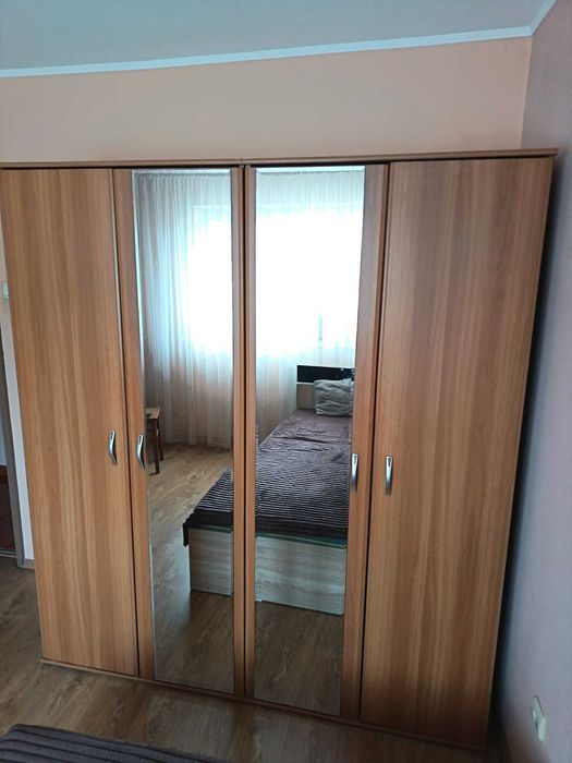 Sifonier dublu bine intretinut cu oglinzi