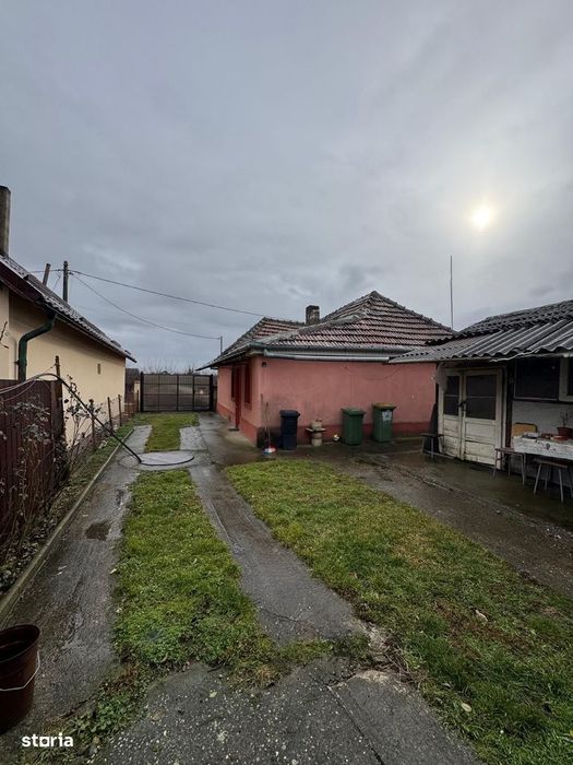 Casa de vanzare zona Sacadat