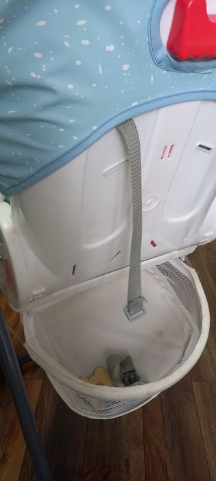 Продам стульчик детскии для кормление.