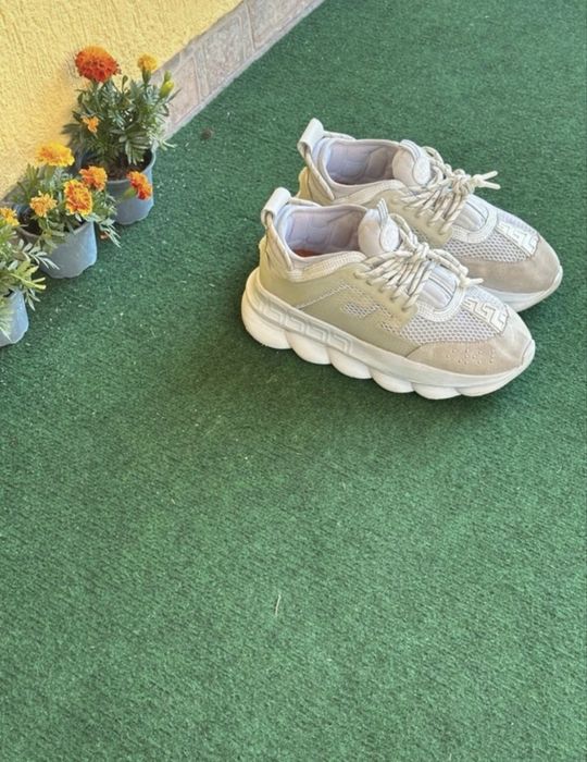 Versace chain reaction