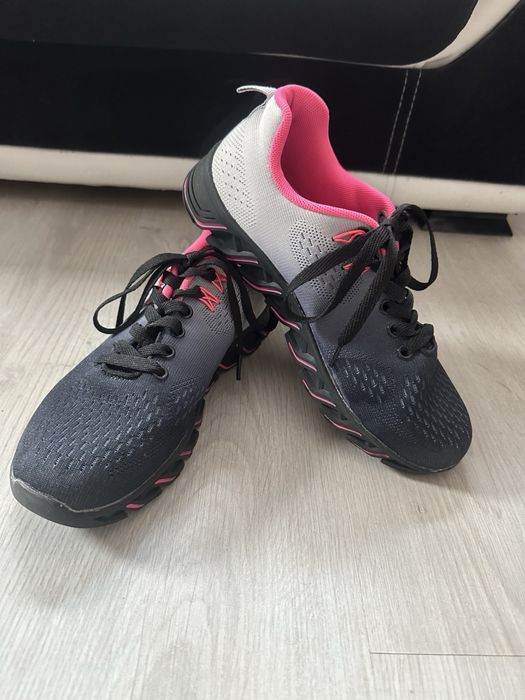 Мрежести маратонки