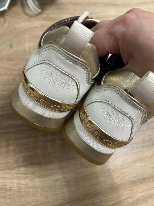 Продам кроссовки оригинал michael kors Armani exchange