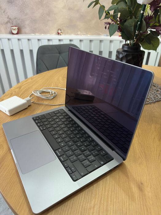 Laptop MacBook M1 Pro 14'' 16GB RAM 512GB SSD Storage