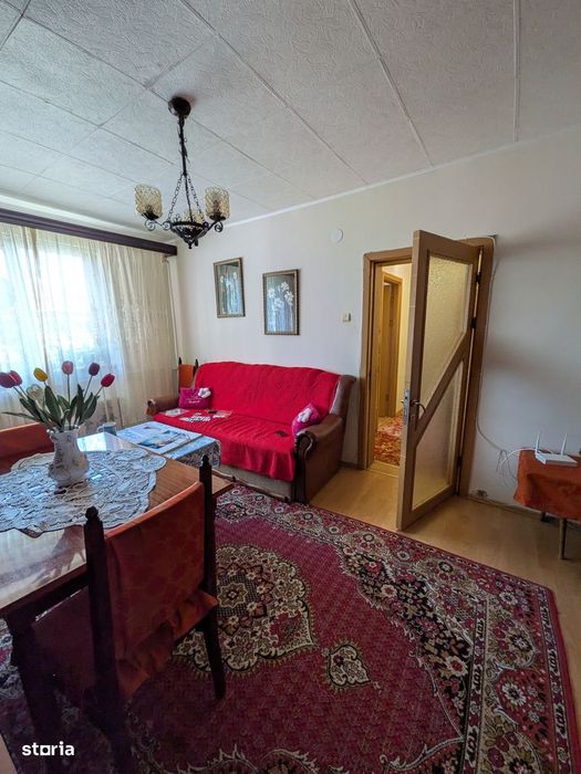 Apartament cu 3 camere semidecomandat – Calea București, zona Institut