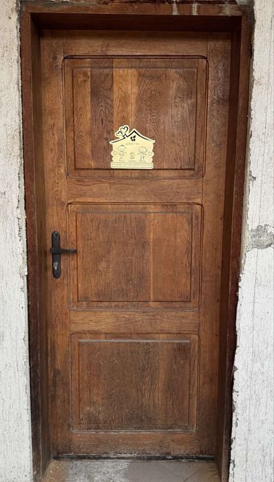 Дъбова врата и дъбов прозорец