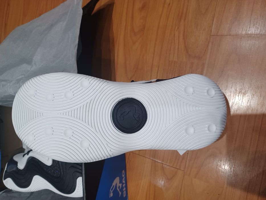 Чисто нови кецове SHAQ