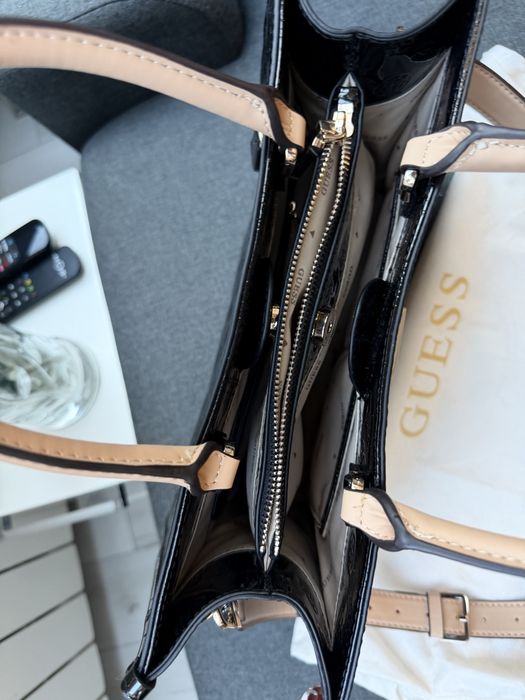 Нова чанта Guess