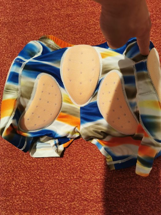 Pantaloni short protecție burton D3O
Mărimea S femei
Stare foarte bună