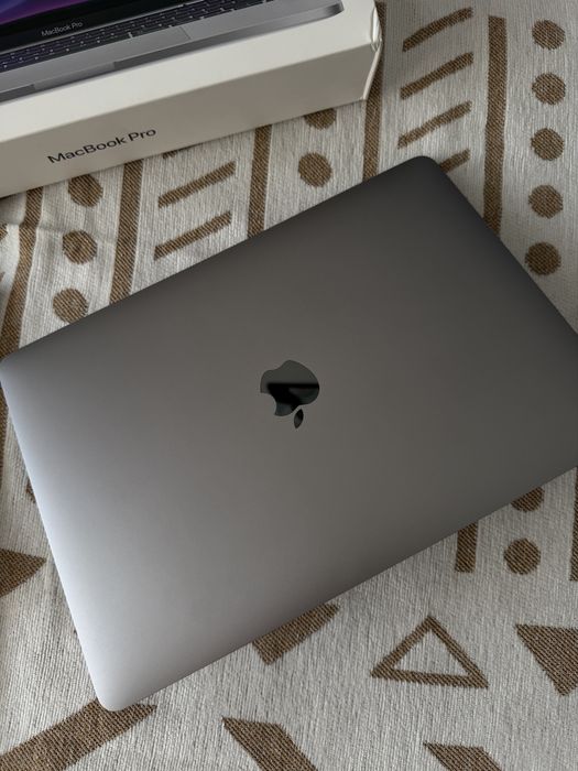 Продам MacBook Pro 13, M1