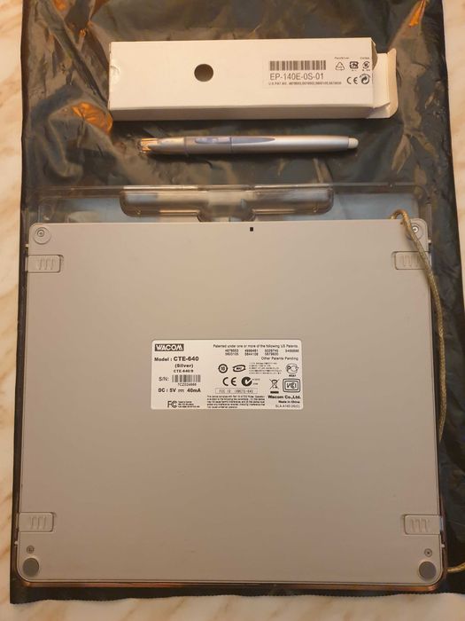 Графичен таблет с писалка.