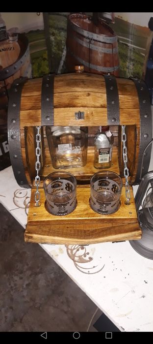 Ретро мини бар от реставрирана  дъбова Бъчва неповторим подарък за
