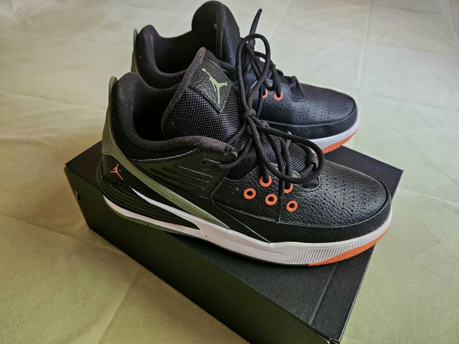 Nike jordan max aura