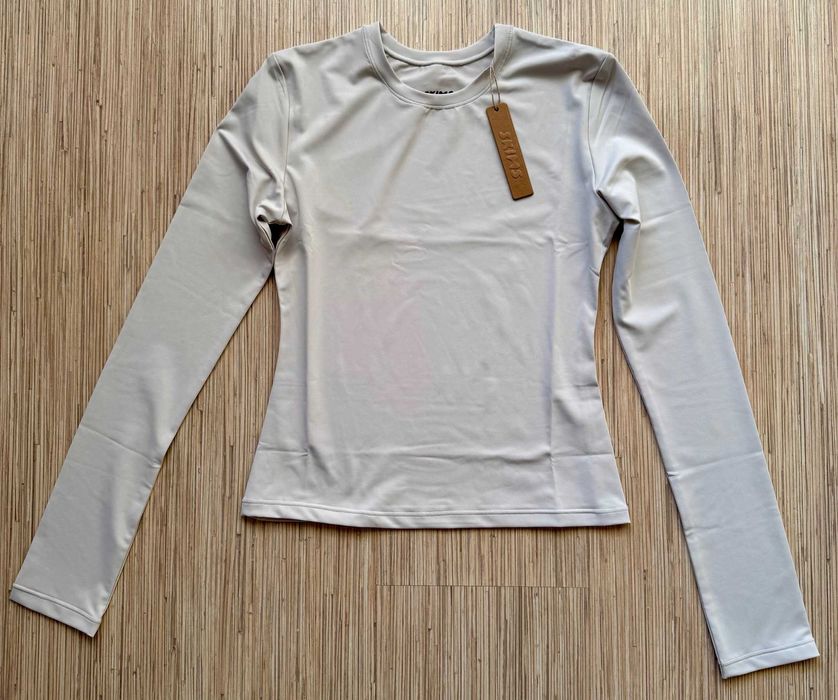 вталена блуза Skims