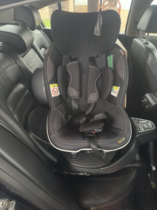 Scaun auto pentru copii BeSafe iZi Turn M i-Size rotativ 6 luni-4 ani