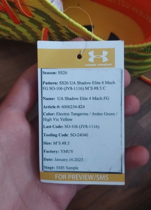 ghete de fotbal model purtat de Pedro Porro și Hakimi