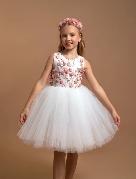 Продам шикарное платье для девочки