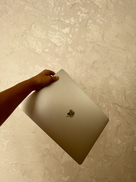 Macbook pro 16 sotladi