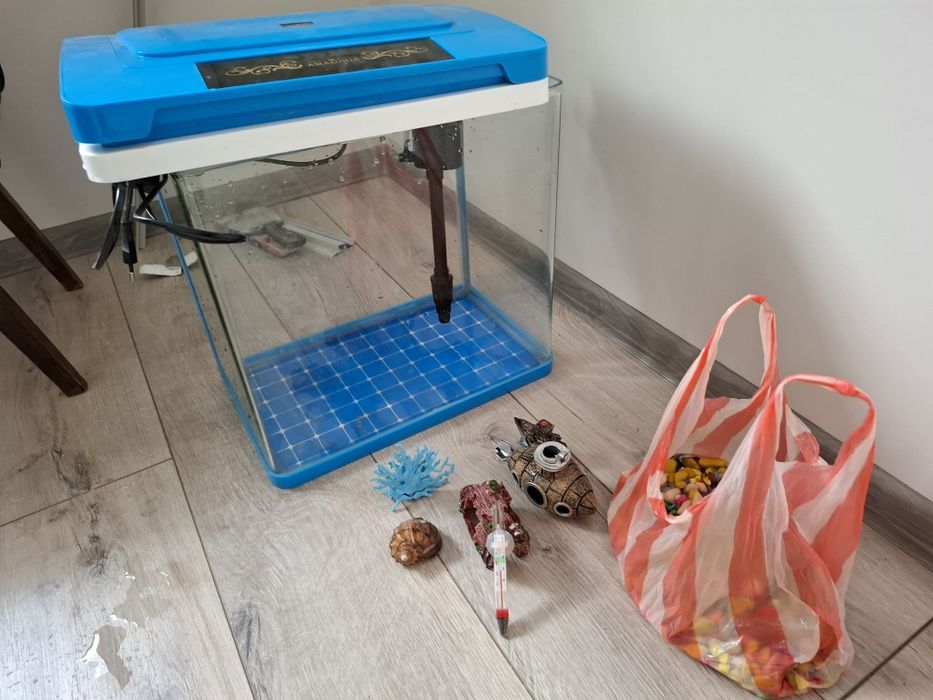 Продавам аквариум