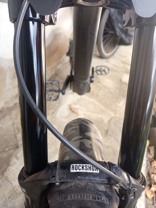 Commencal V4 supreme 2022.