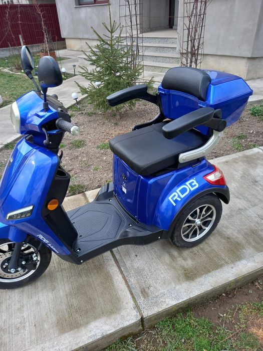 Vand triciclu electric perfect funcțional folasit doar un an și jumata