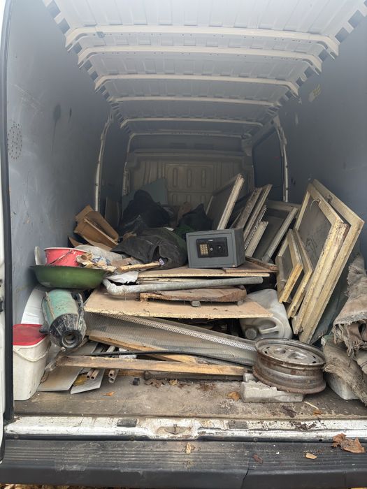 Почитване на мазета, тавани, изхвърляне ня стари мебели