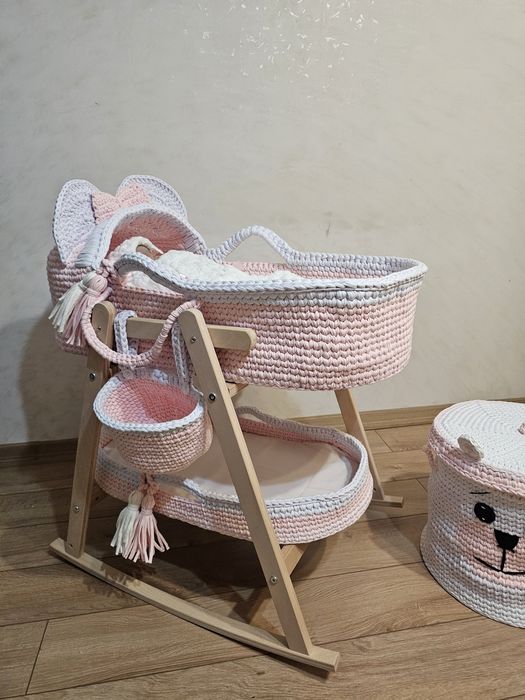 Комплект за бебе. Бебешка люлка, преносимо легло, повивалник