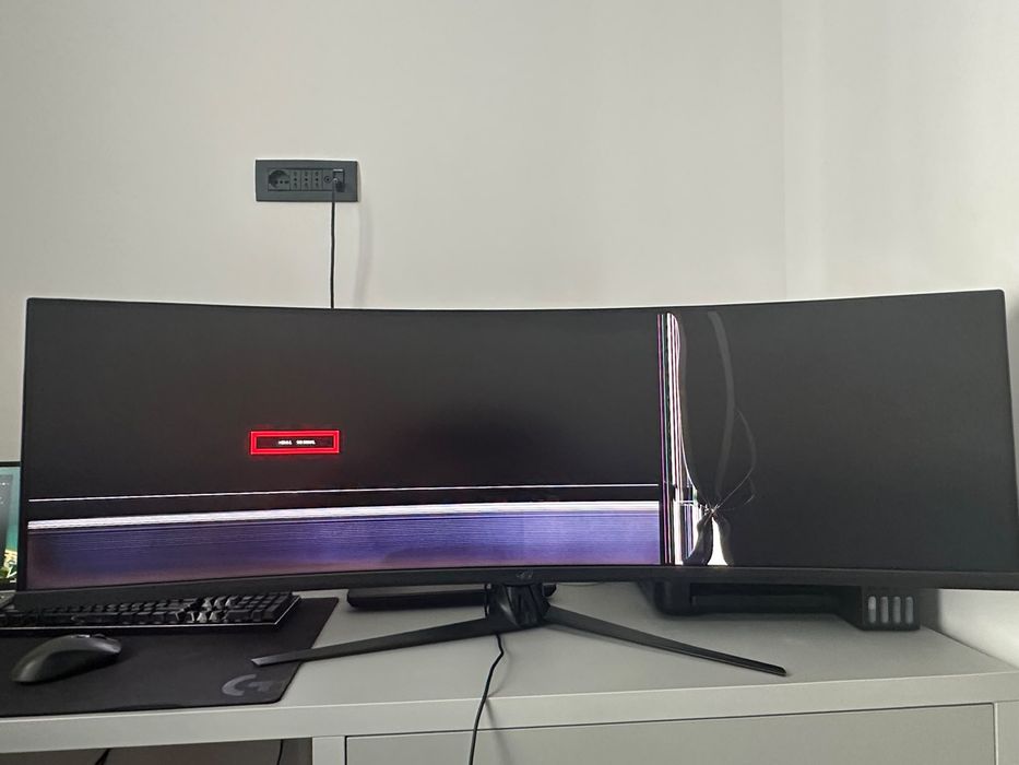 Monitor gaming ASUS ROG Strix XG49VQ, 49”, ultrawide, 144 Hz.