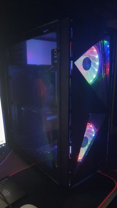 Vând Unitate PC i5 7400 8gb RAM, 120gb SSD+ 1TB HDD,Quadro K2000