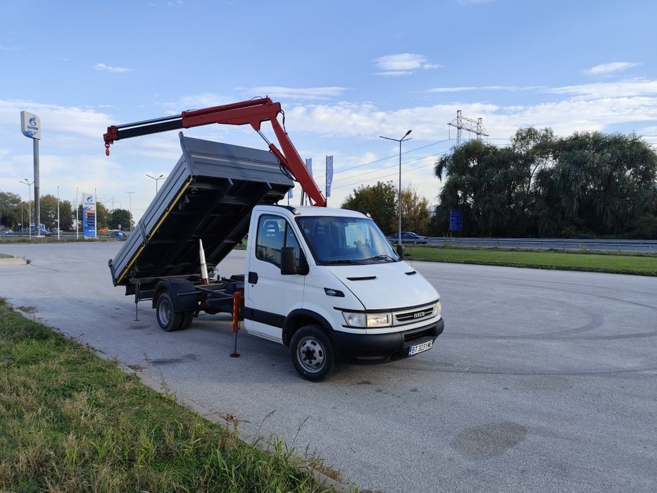 Транспортни услуги с тристранен самосвал с кран