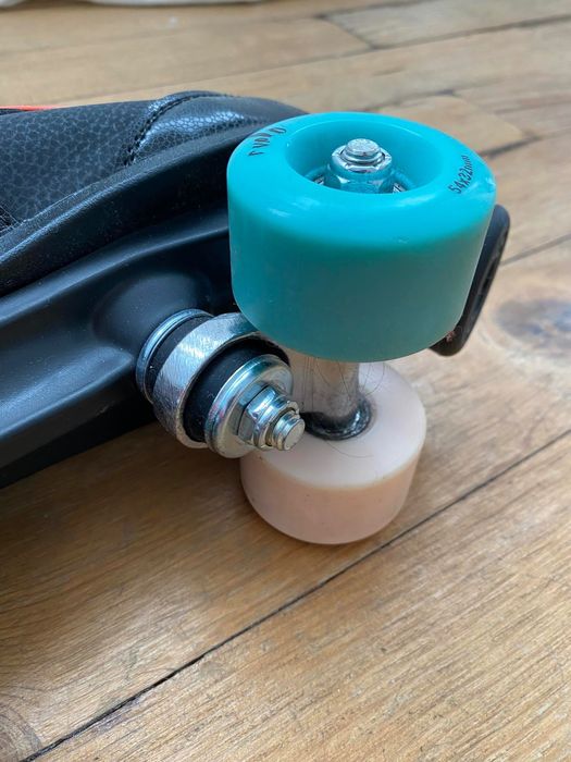 Кънки / Ролери 38 номер + каска + наколенки + сак Decathlon