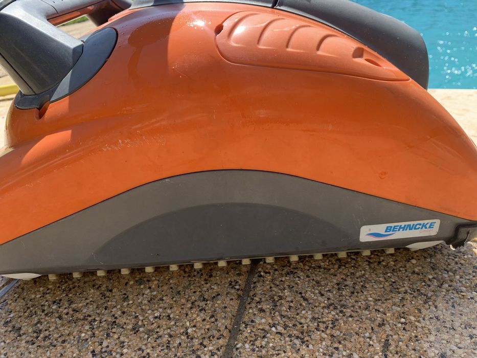 Robot curatat piscina