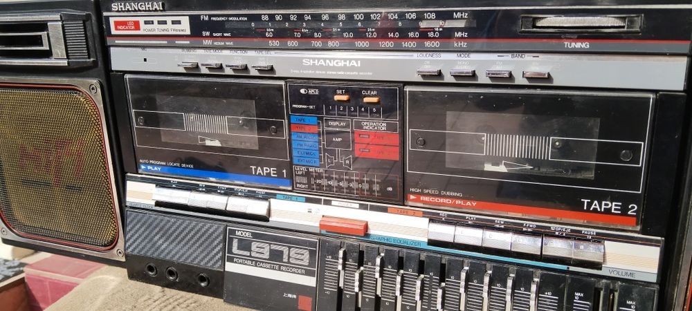 Продается кассетный магнитофон Шанхай клон Шарпа 800