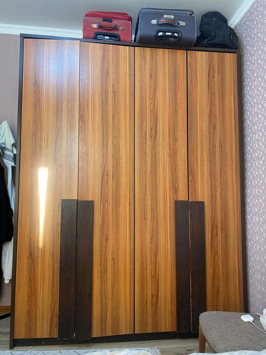 Срочно продается шкаф для белья и вещей+2 тумбы