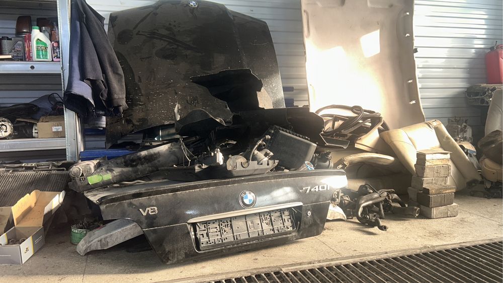 Продам запчасти на бмв Е38. 730i.