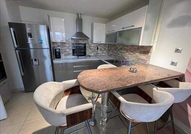 Дава се под наем Двустаен апартамент в Бургас, Възраждане - 70 кв.м за 153 € - Снимка #2