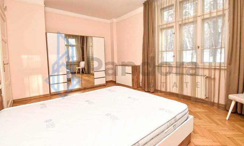 Дава се под наем Тристаен апартамент в София, Лозенец - 130 кв.м за 899 € - Снимка #1