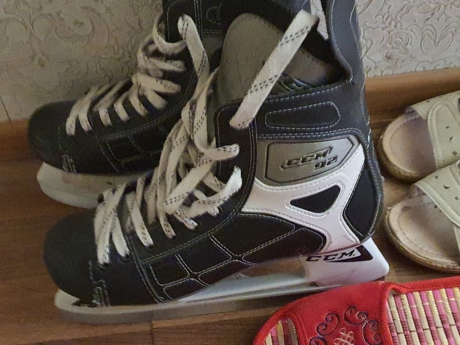 Продам коньки CCM92. Размер 43