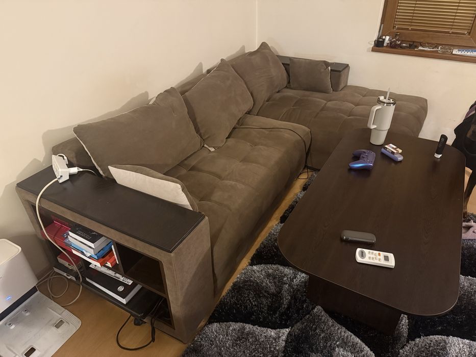 Разтегателен ъглов диван с подлакътник етажерка , кафяв + бежов , ляв