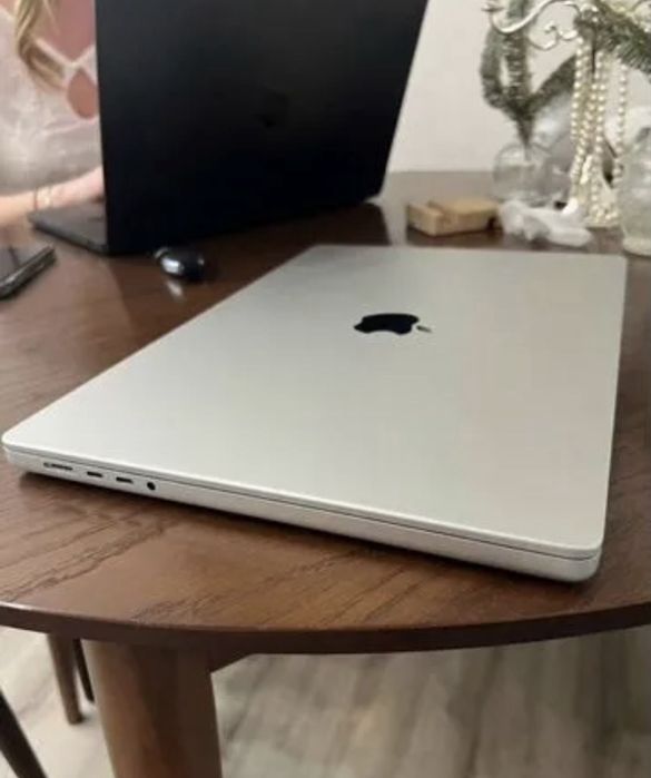 Macbook Pro 16 M3 Pro 18/512