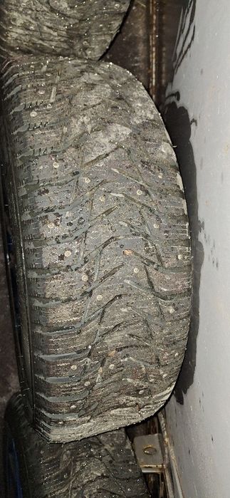 Продам зимние шины 215/55/17