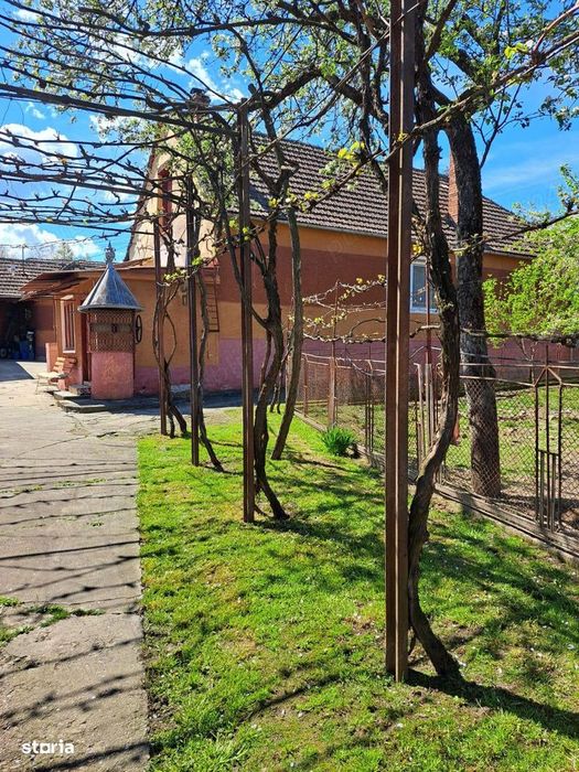 Casă cu teren spațios, zona turistica