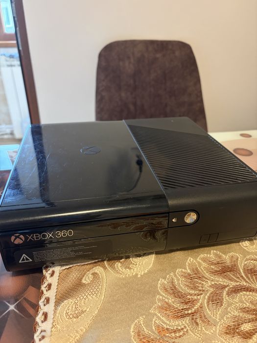 Xbox 360 , 7 jocuri ,1 consola