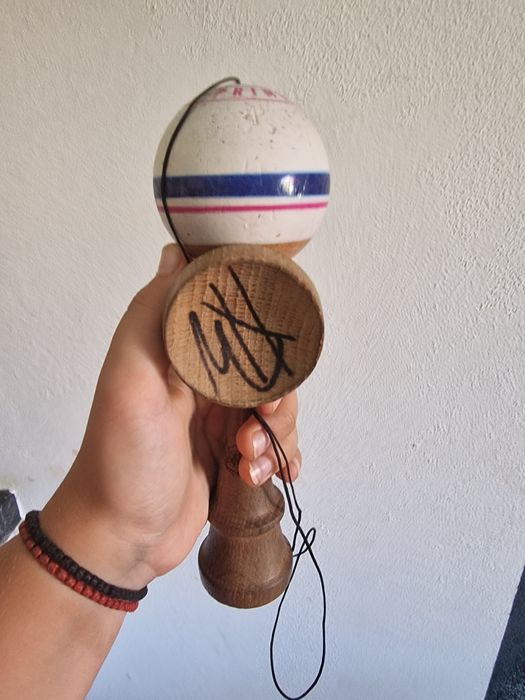 Kendama modificată semnătura xremus cu  ken din stejar roșu de pe chrom și cupa chrome