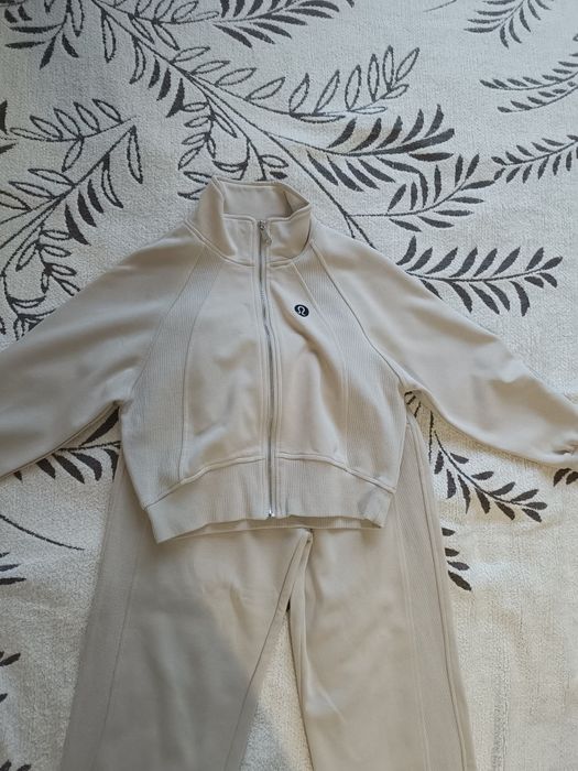 Спортивный костюм на девочку.