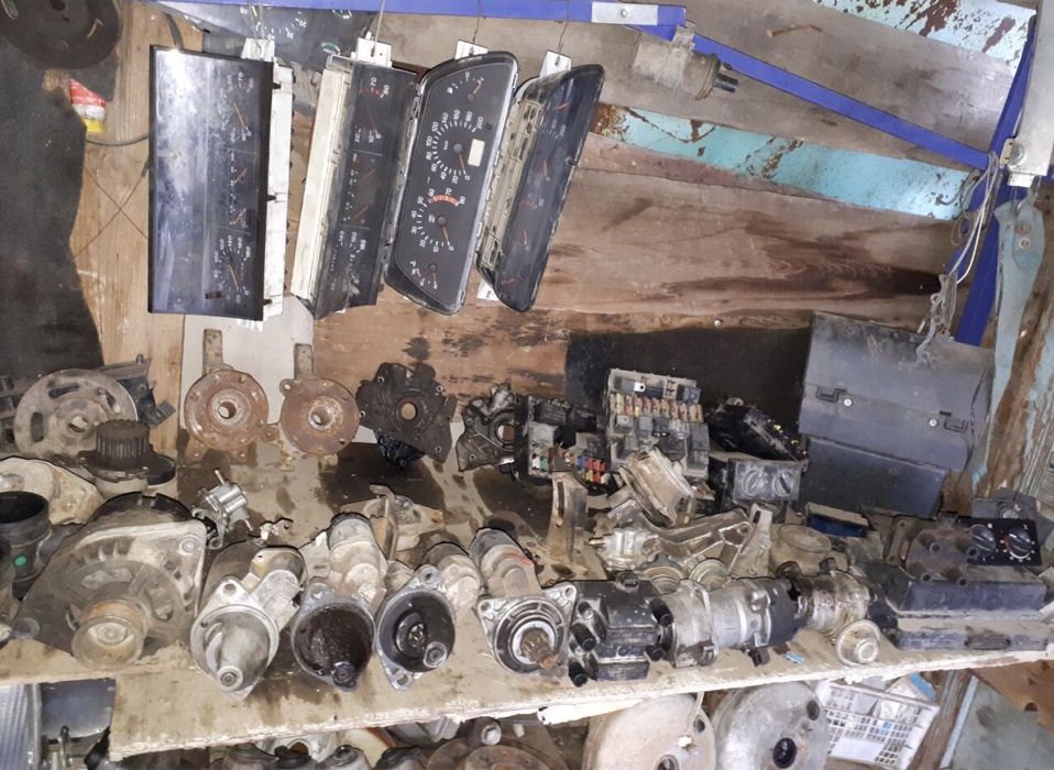 Продам запчасти ваз звонить .